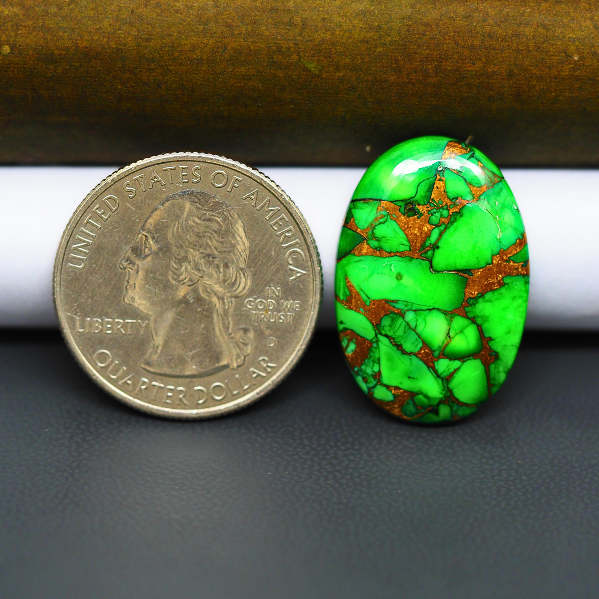 Natural Emerald Dahlia Oval Cabochon 26x17mm 15.5ct - vivid green with copper matrix - Pedra Gems.