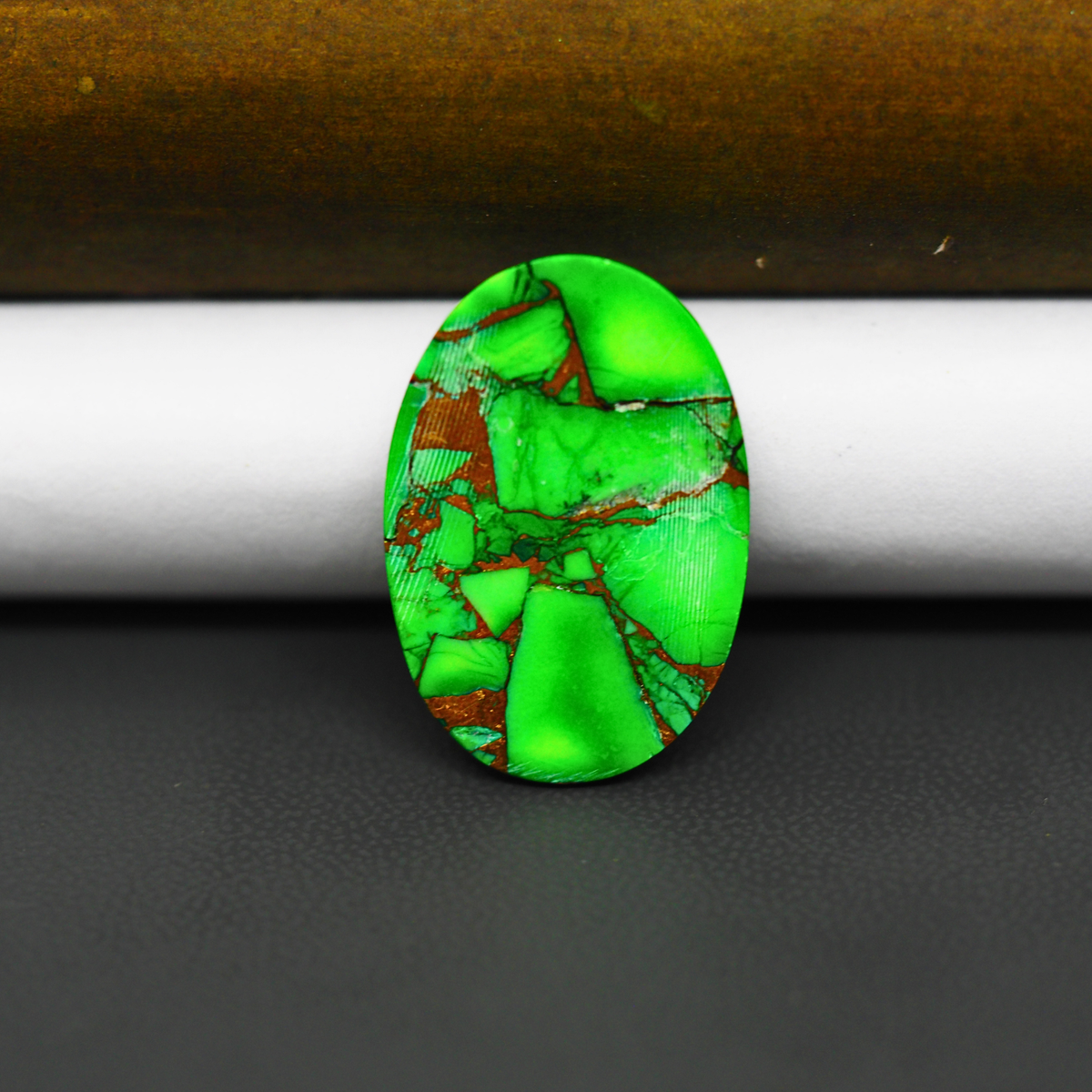 Natural Emerald Dahlia Oval Cabochon 26x17mm 15.5ct - vivid green with copper matrix - Pedra Gems.