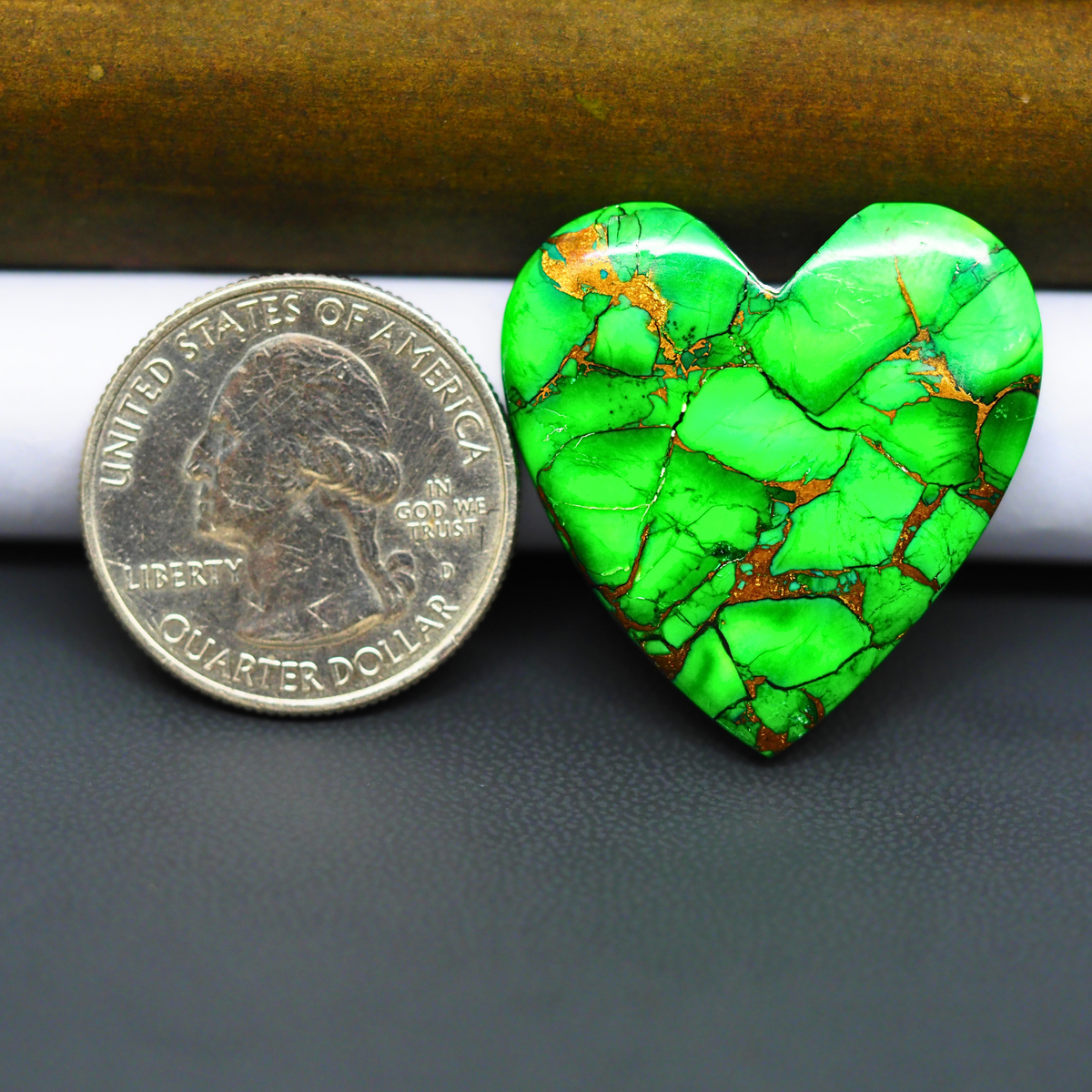 Natural Emerald Dahlia Heart Cabochon 30x29mm 32.5ct - vivid green with copper matrix - Pedra Gems.