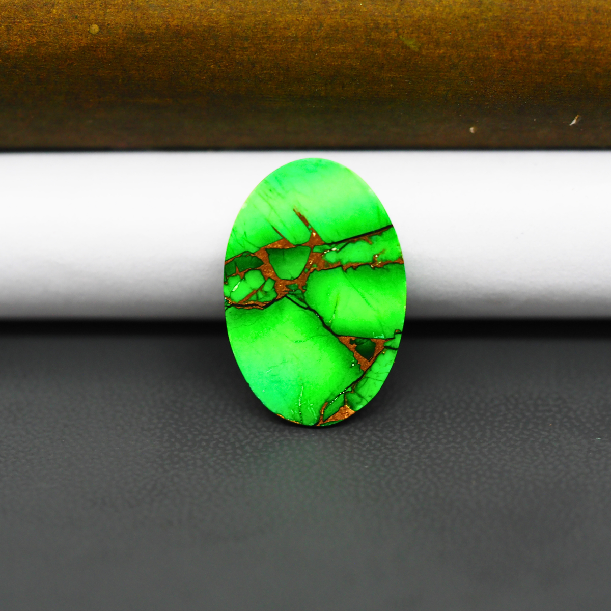 Natural Emerald Dahlia Oval Cabochon 23x15mm 12ct - vivid green with copper matrix - Pedra Gems.