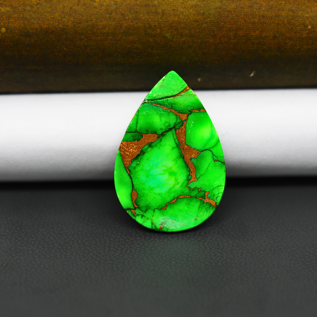 Natural Emerald Dahlia Pear Cabochon 27x18mm 15.5ct - vivid green with copper matrix - Pedra Gems.