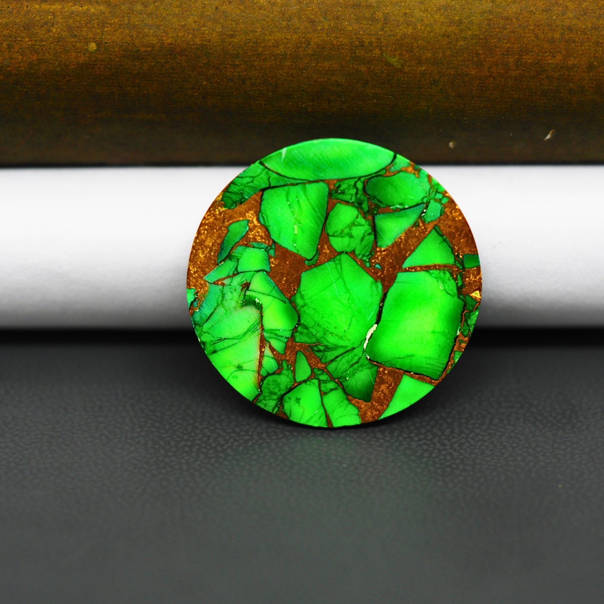 Natural Emerald Dahlia Round Cabochon 26x26mm 23.5ct - vivid green with copper matrix - Pedra Gems.