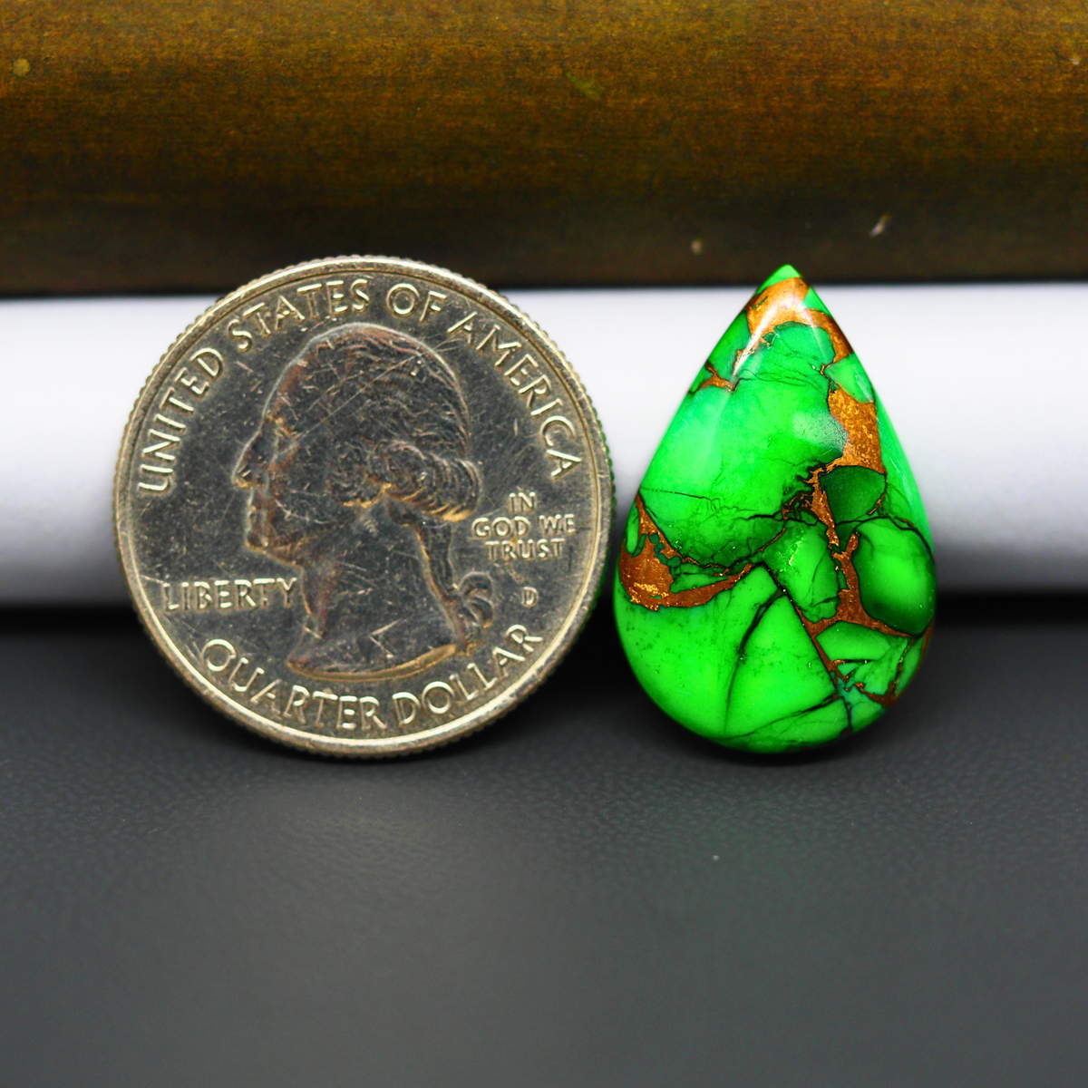 Natural Emerald Dahlia Pear Cabochon 23x15mm 12.5ct - vivid green with copper matrix - Pedra Gems.