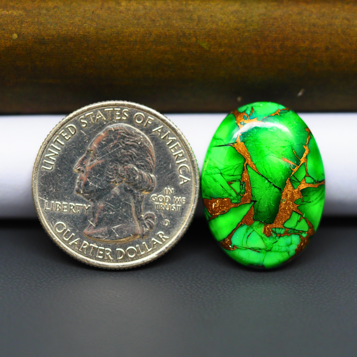 Natural Emerald Dahlia Oval Cabochon 24x18mm 16.5ct - vivid green with copper matrix - Pedra Gems.