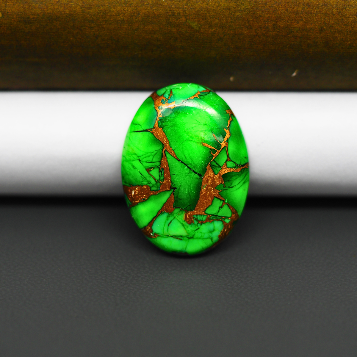 Natural Emerald Dahlia Oval Cabochon 24x18mm 16.5ct - vivid green with copper matrix - Pedra Gems.