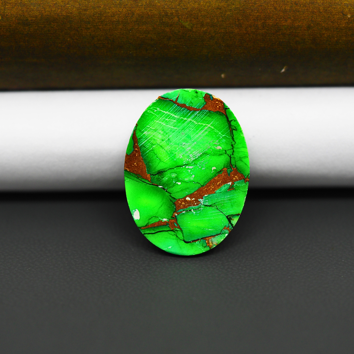 Natural Emerald Dahlia Oval Cabochon 24x18mm 16.5ct - vivid green with copper matrix - Pedra Gems.