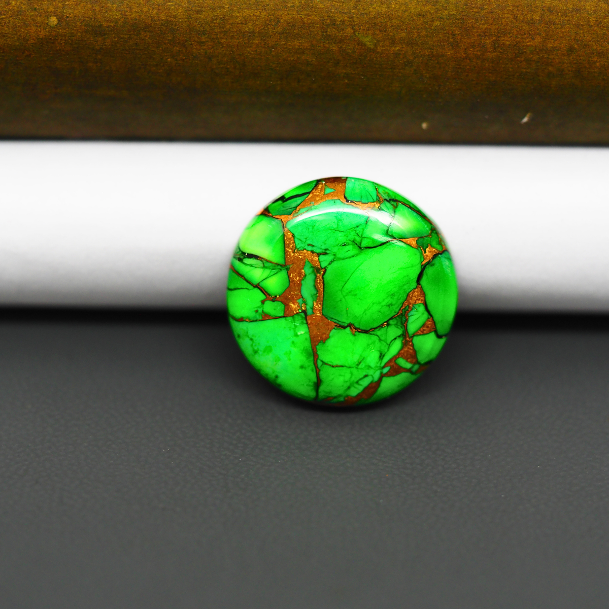 Natural Emerald Dahlia Round Cabochon 20x20mm 17ct - vivid green with copper matrix - Pedra Gems.
