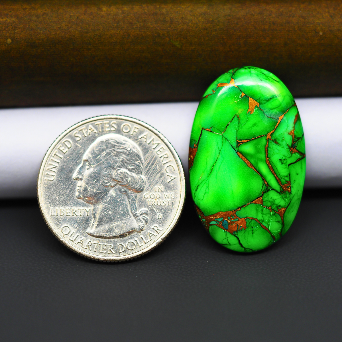 Natural Emerald Dahlia Oval Cabochon 30x19mm 21.5ct - vivid green with copper matrix - Pedra Gems.