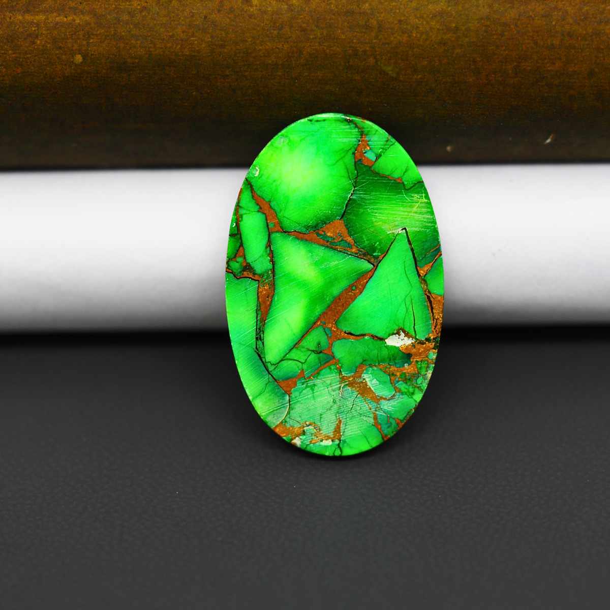 Natural Emerald Dahlia Oval Cabochon 30x19mm 21.5ct - vivid green with copper matrix - Pedra Gems.