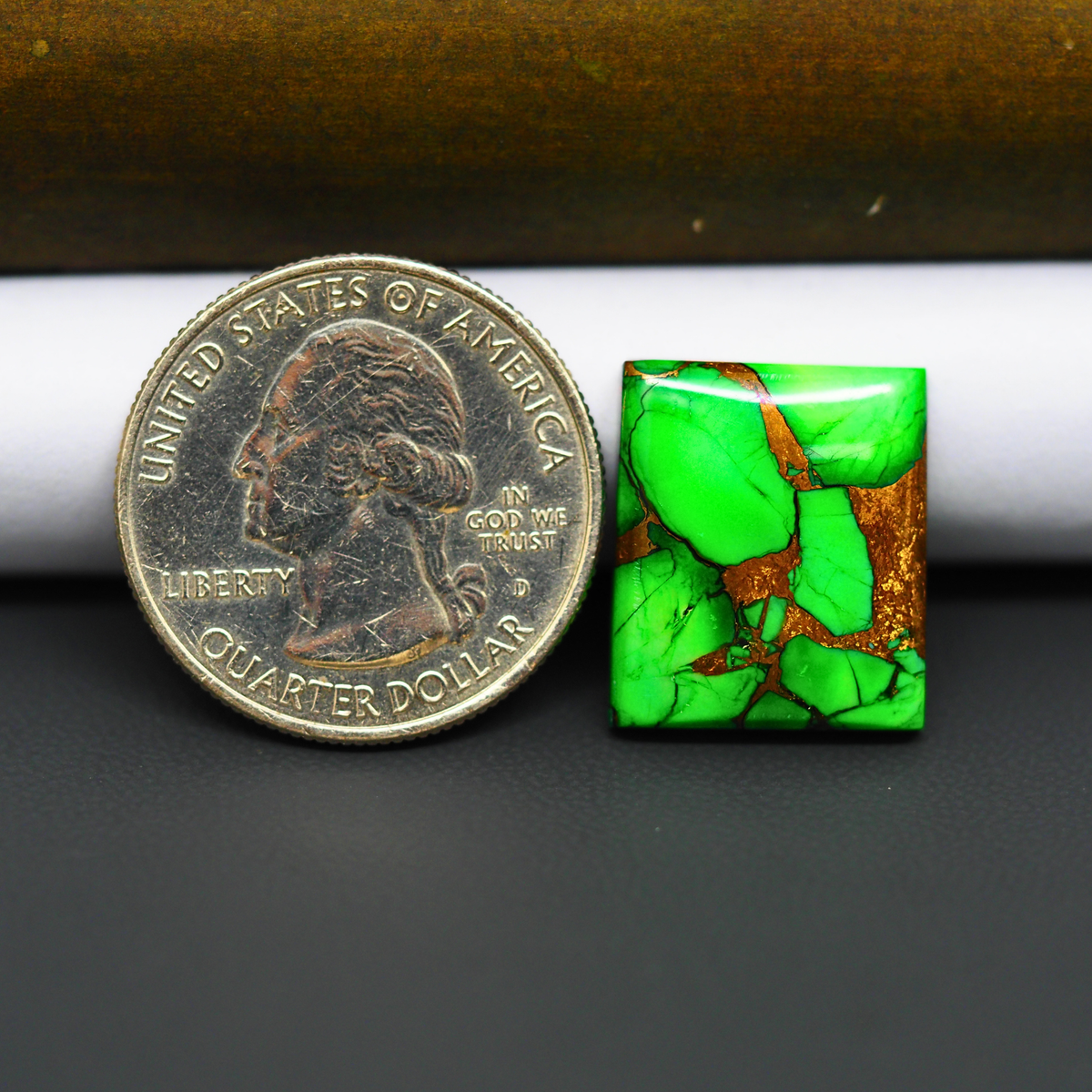 Natural Emerald Dahlia Rectangle Cabochon 18x15mm 14ct - vivid green with copper matrix - Pedra Gems.