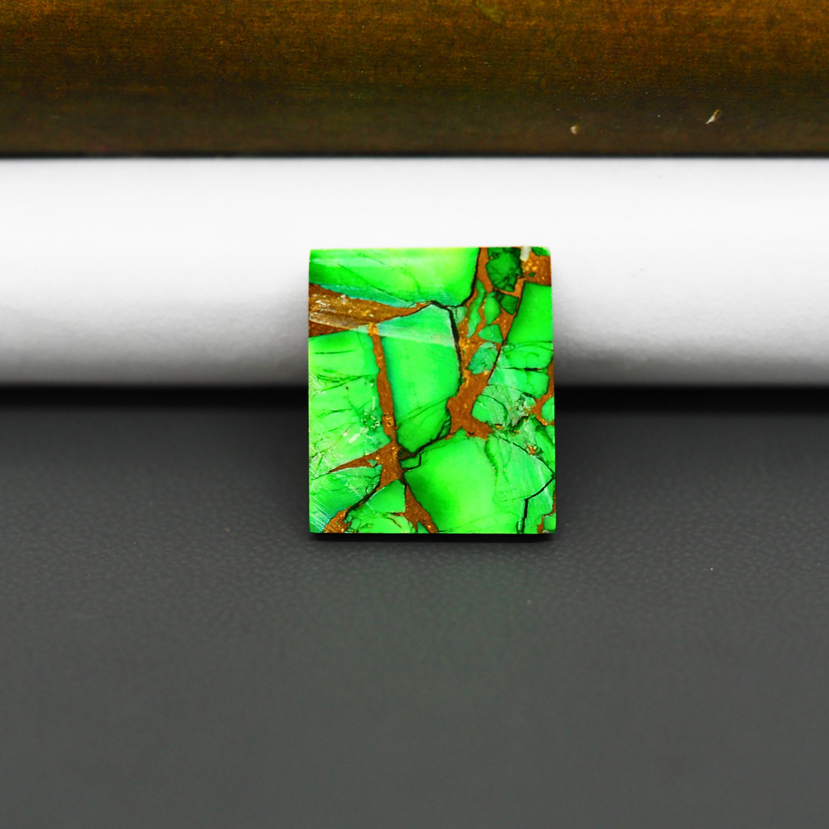 Natural Emerald Dahlia Rectangle Cabochon 18x15mm 14ct - vivid green with copper matrix - Pedra Gems.