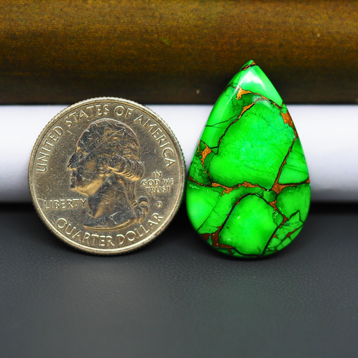Natural Emerald Dahlia Pear Cabochon 30x19mm 20ct - vivid green with copper matrix - Pedra Gems.