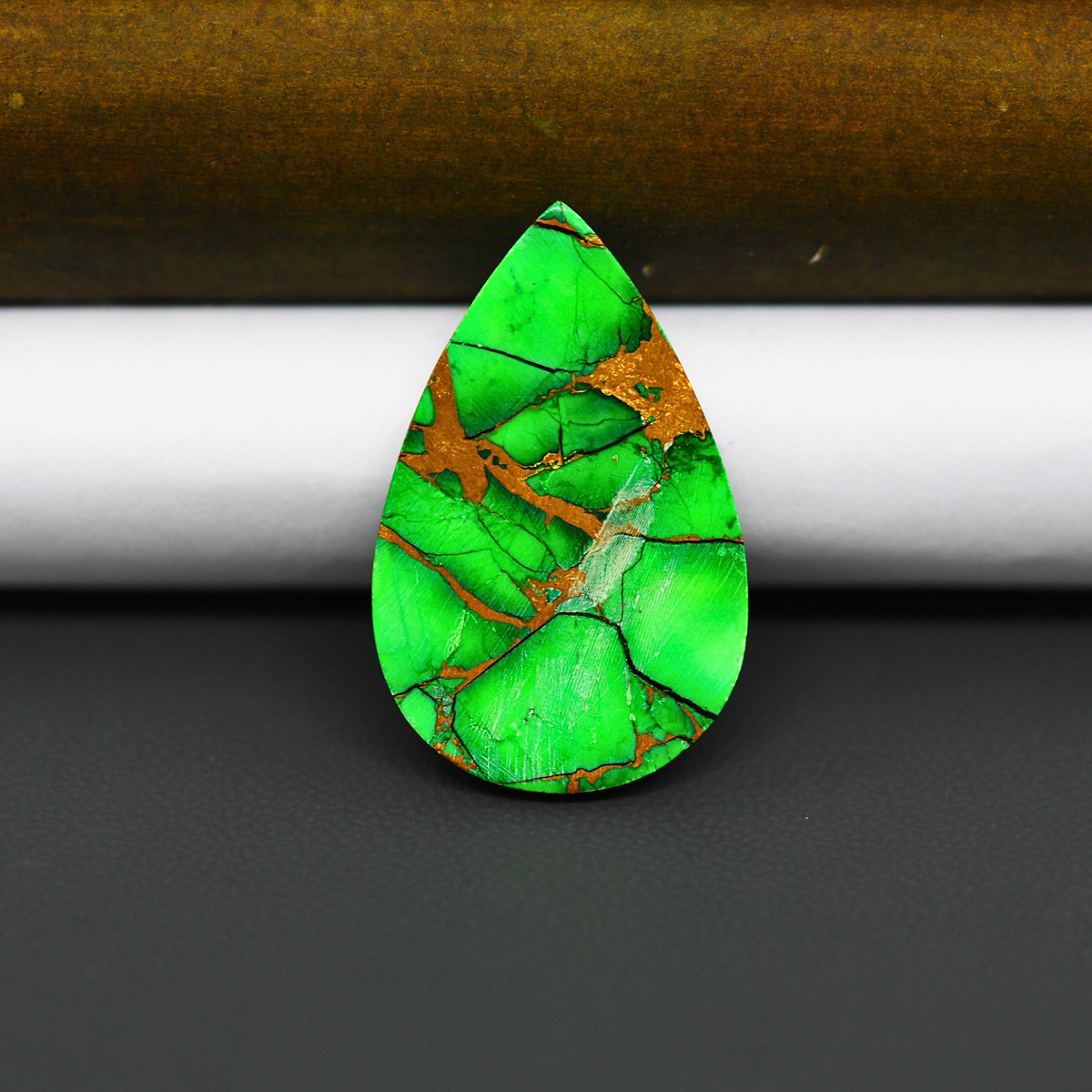 Natural Emerald Dahlia Pear Cabochon 30x19mm 20ct - vivid green with copper matrix - Pedra Gems.