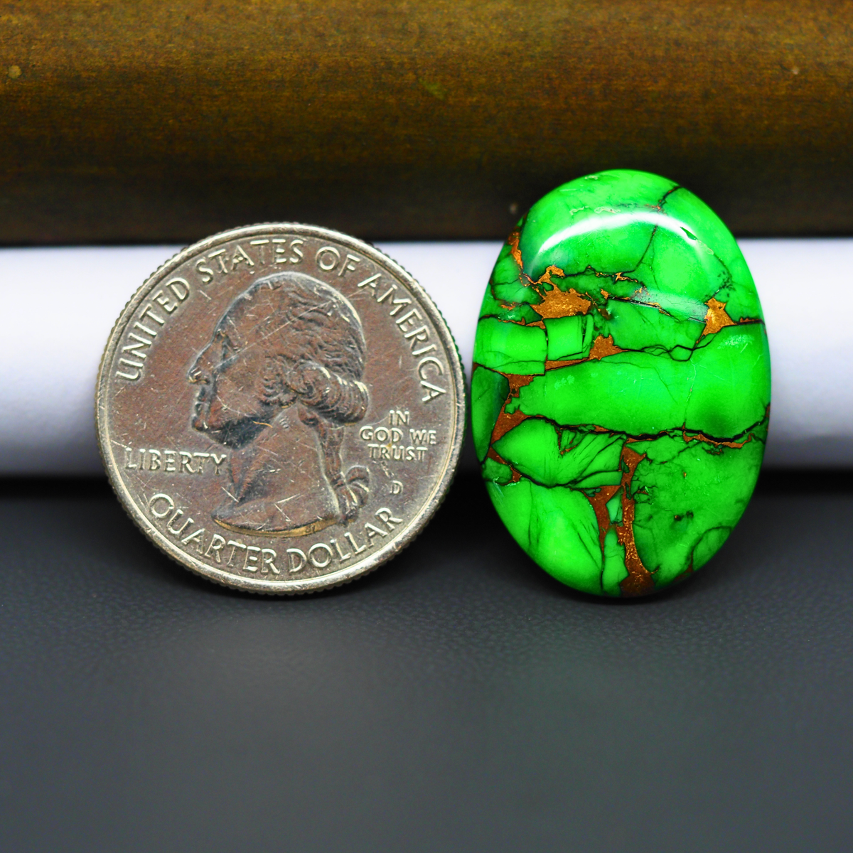Natural Emerald Dahlia Oval Cabochon 28x20mm 22.5ct - vivid green with copper matrix - Pedra Gems.