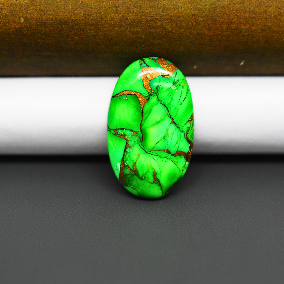 Natural Emerald Dahlia Oval Cabochon 27x16mm 16.5ct - vivid green with copper matrix - Pedra Gems.