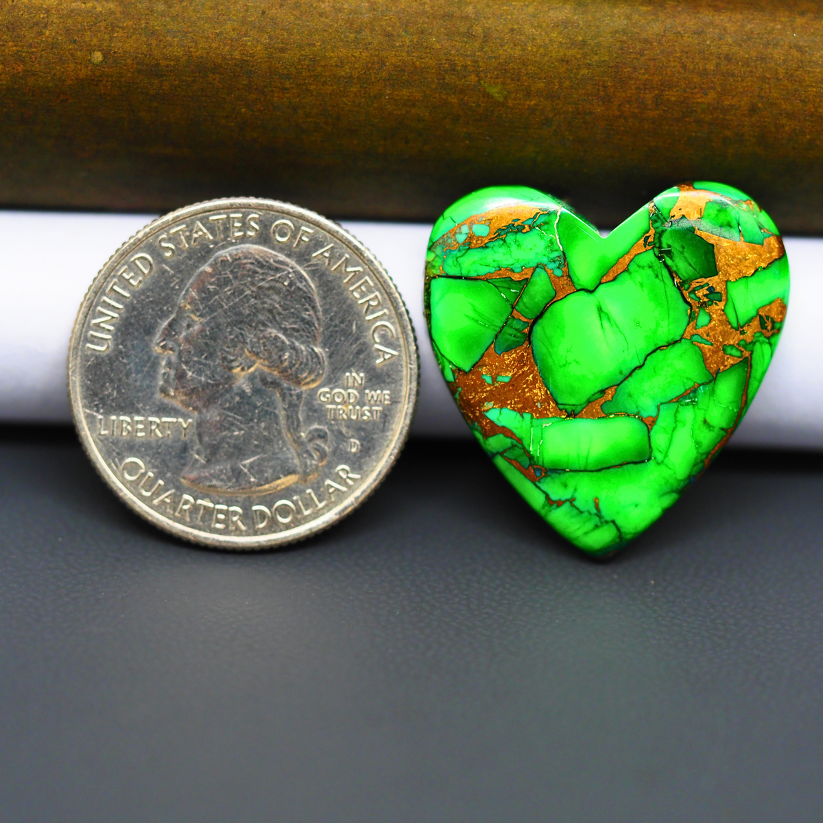 Natural Emerald Dahlia Heart Cabochon 25x25mm 12.5ct - vivid green with copper matrix - Pedra Gems.