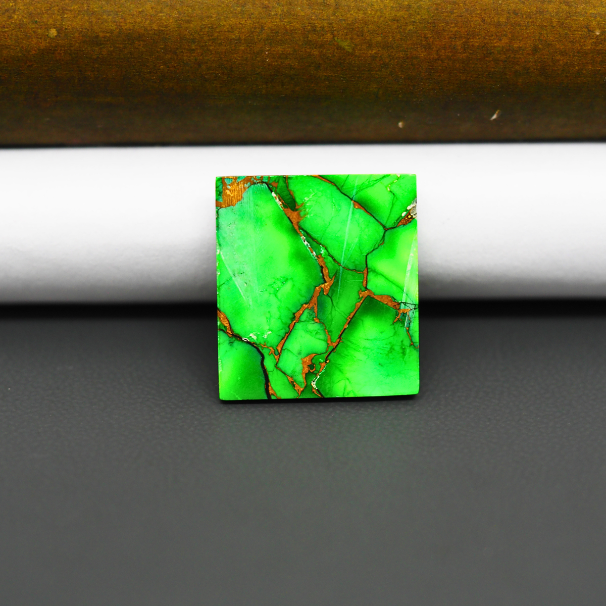 Natural Emerald Dahlia Rectangle Cabochon 21x18mm 17ct - vivid green with copper matrix - Pedra Gems.
