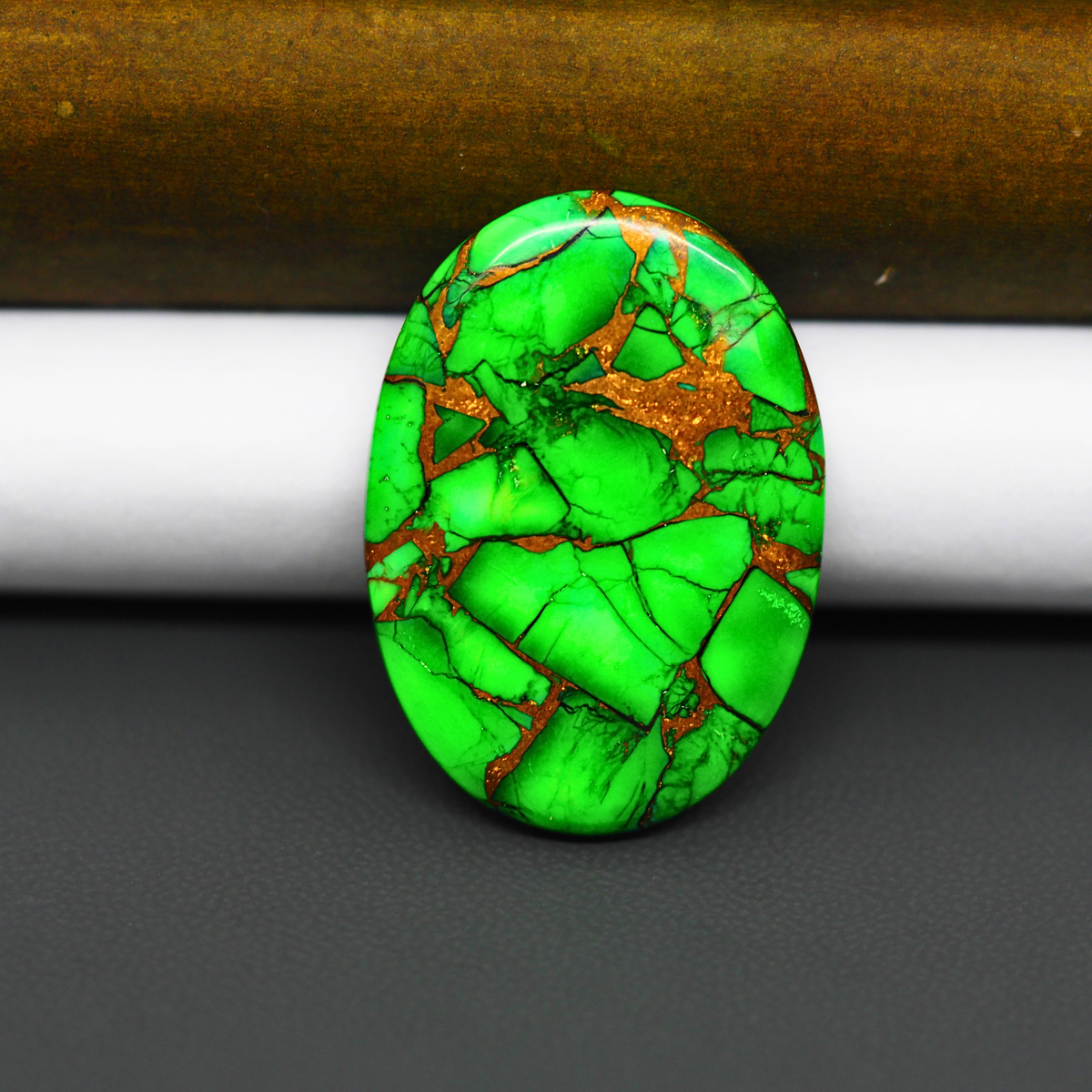 Natural Emerald Dahlia Oval Cabochon 32x23mm 24ct - vivid green with copper matrix - Pedra Gems.