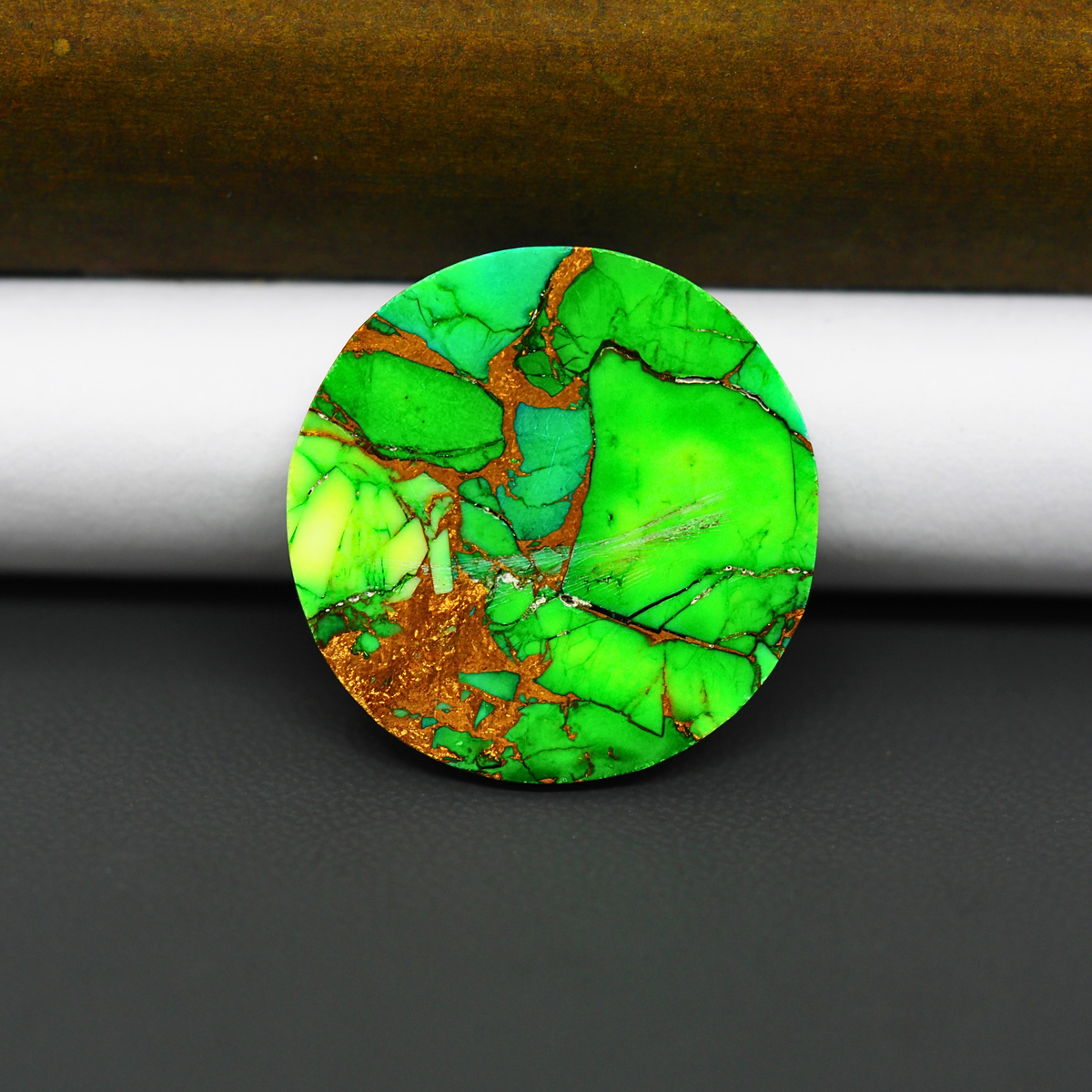 Natural Emerald Dahlia Round Cabochon 26x26mm 22.5ct - vivid green with copper matrix - Pedra Gems.