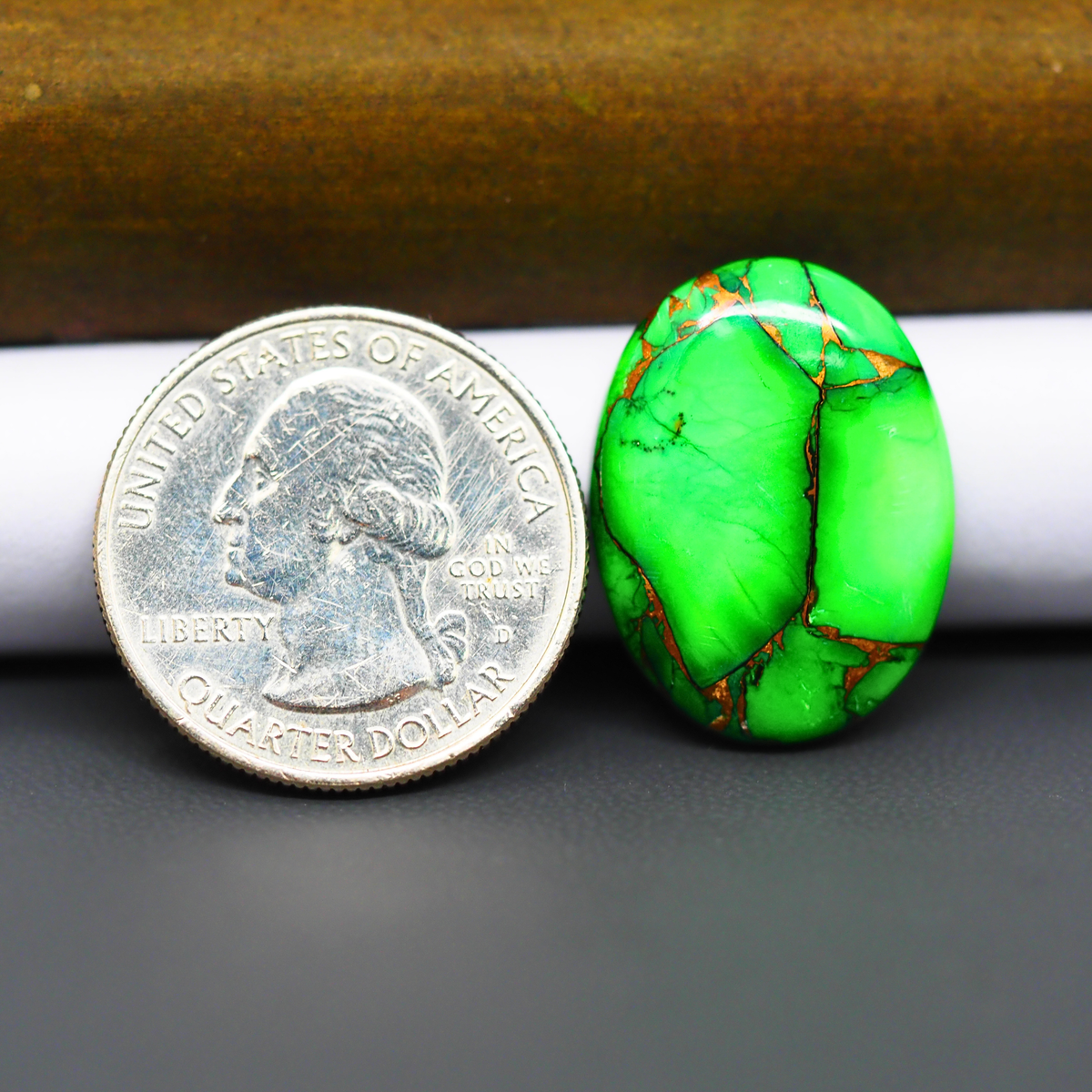 Natural Emerald Dahlia Oval Cabochon 23x18mm 16ct - vivid green with copper matrix - Pedra Gems.