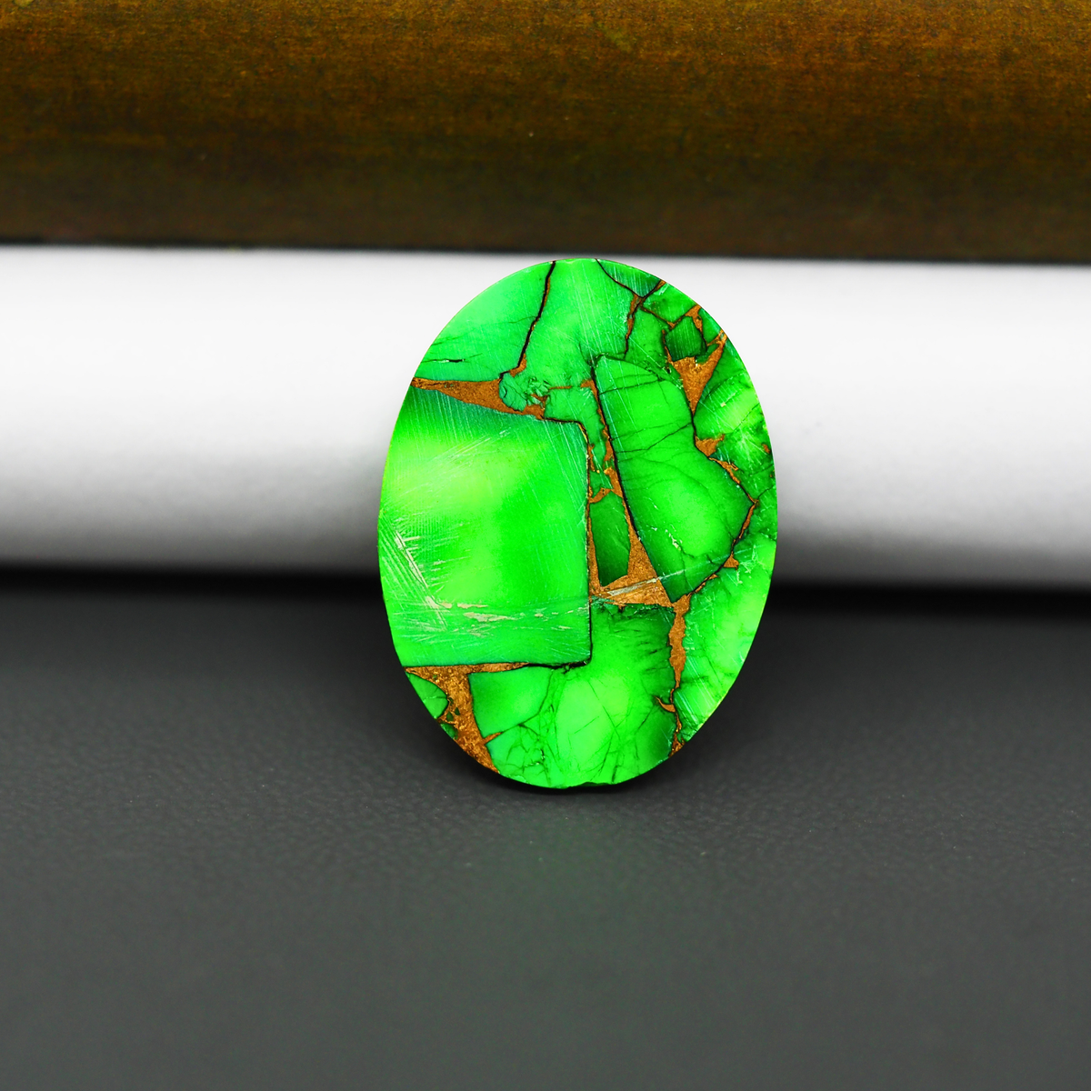 Natural Emerald Dahlia Oval Cabochon 23x18mm 16ct - vivid green with copper matrix - Pedra Gems.