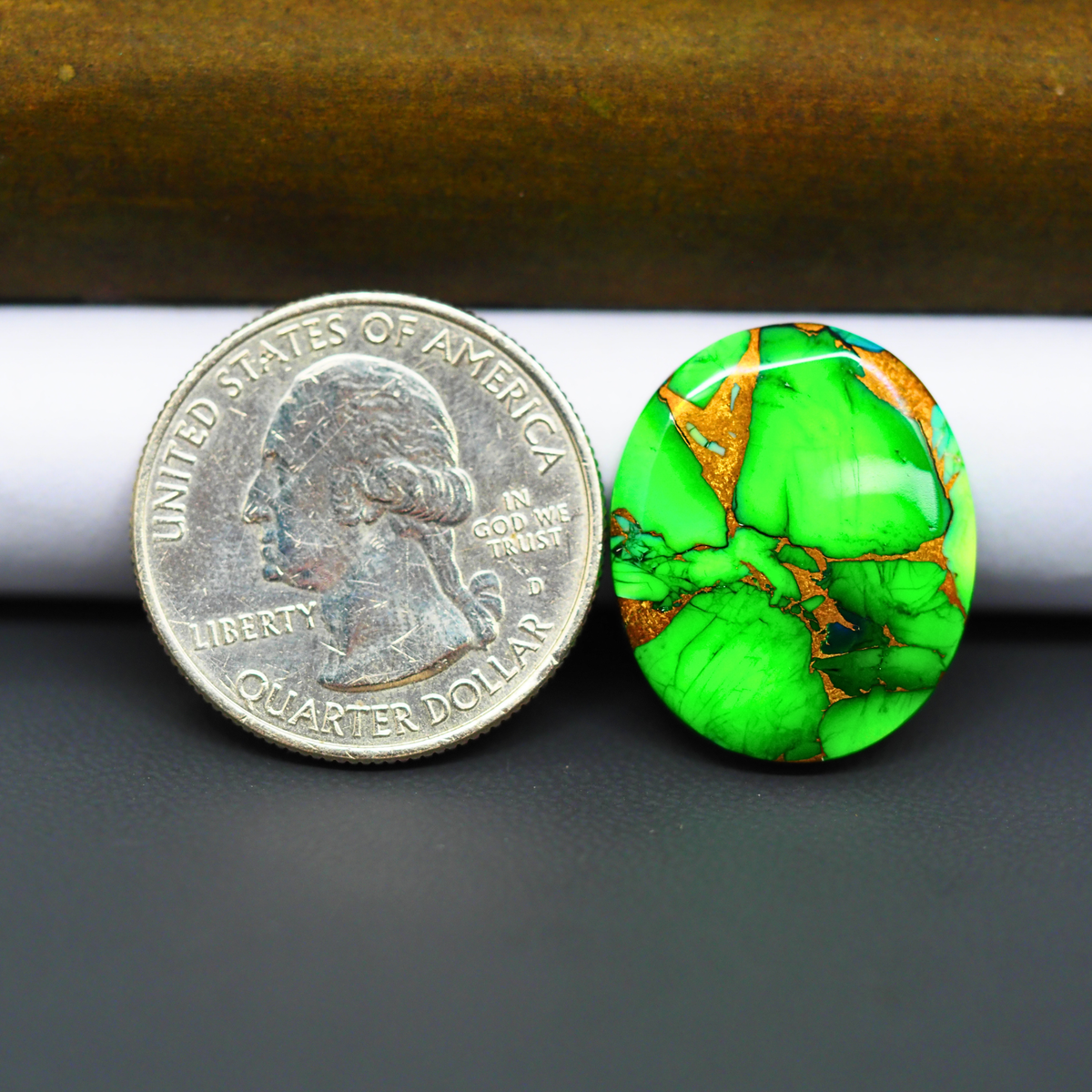 Natural Emerald Dahlia Oval Cabochon 22x18mm 15ct - vivid green with copper matrix - Pedra Gems.