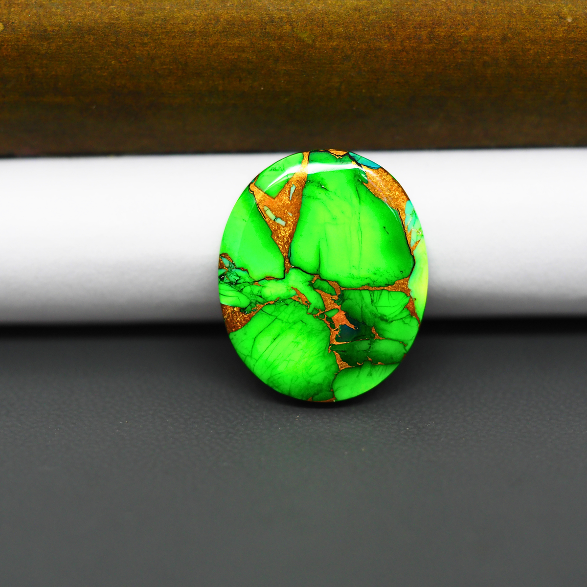 Natural Emerald Dahlia Oval Cabochon 22x18mm 15ct - vivid green with copper matrix - Pedra Gems.