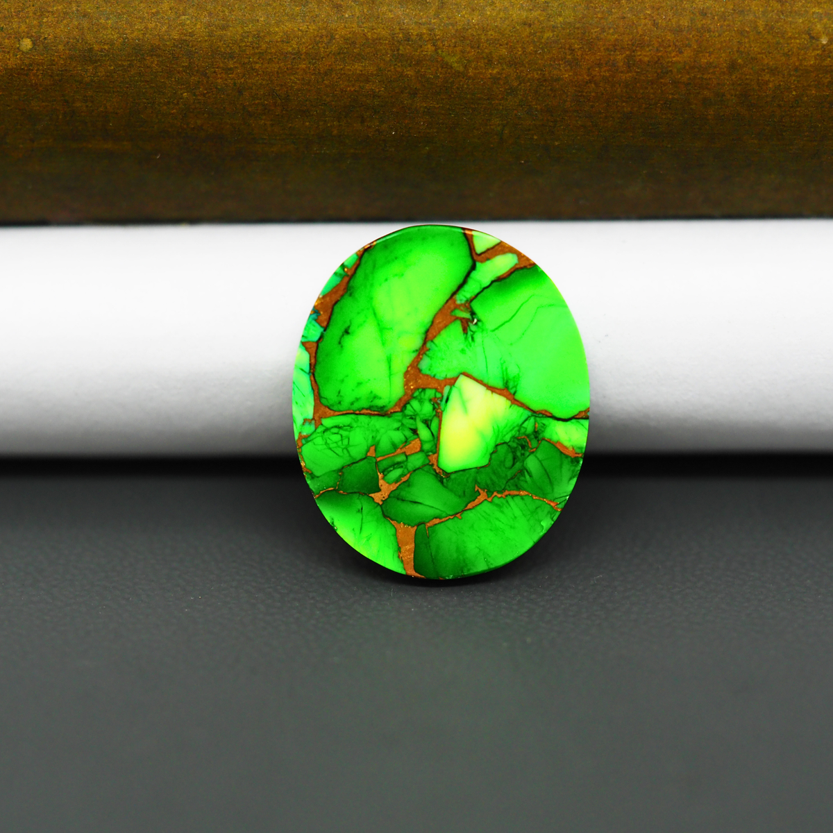 Natural Emerald Dahlia Oval Cabochon 22x18mm 15ct - vivid green with copper matrix - Pedra Gems.
