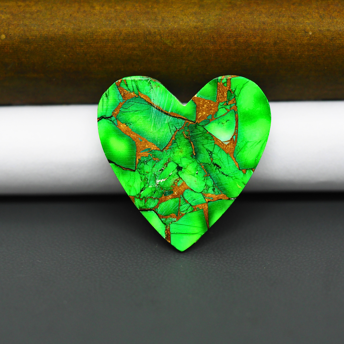 Natural Emerald Dahlia Heart Cabochon 29x28mm 26.5ct - vivid green with copper matrix - Pedra Gems.