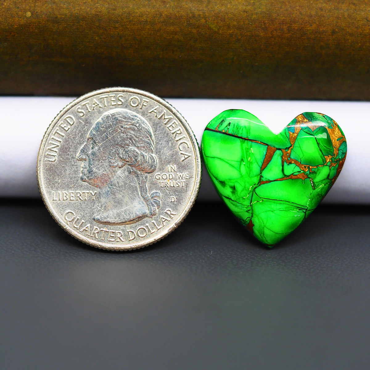 Natural Emerald Dahlia Heart Cabochon 21x21mm 15ct - vivid green with copper matrix - Pedra Gems.