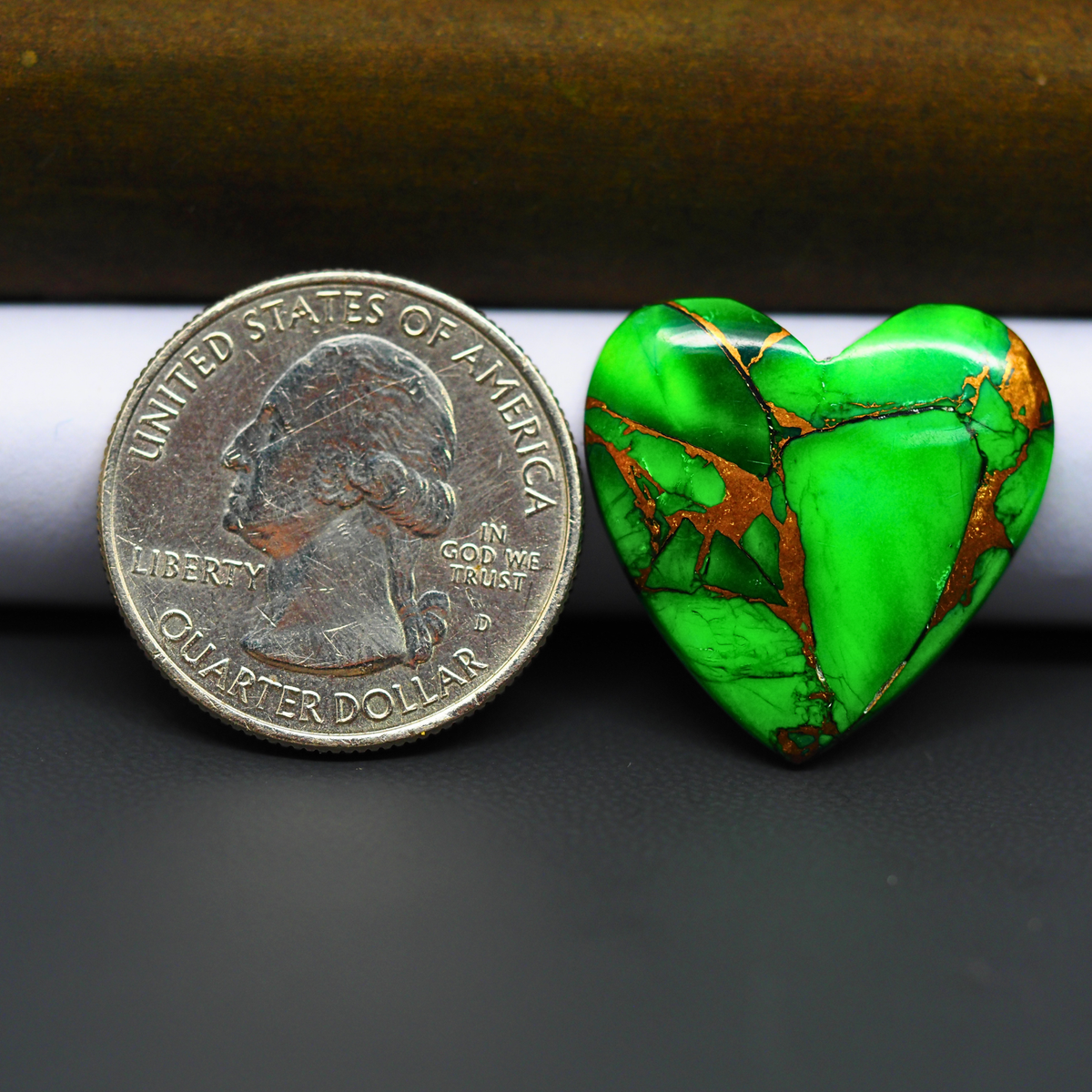 Natural Emerald Dahlia Heart Cabochon 23x23mm 17.5ct - vivid green with copper matrix - Pedra Gems.