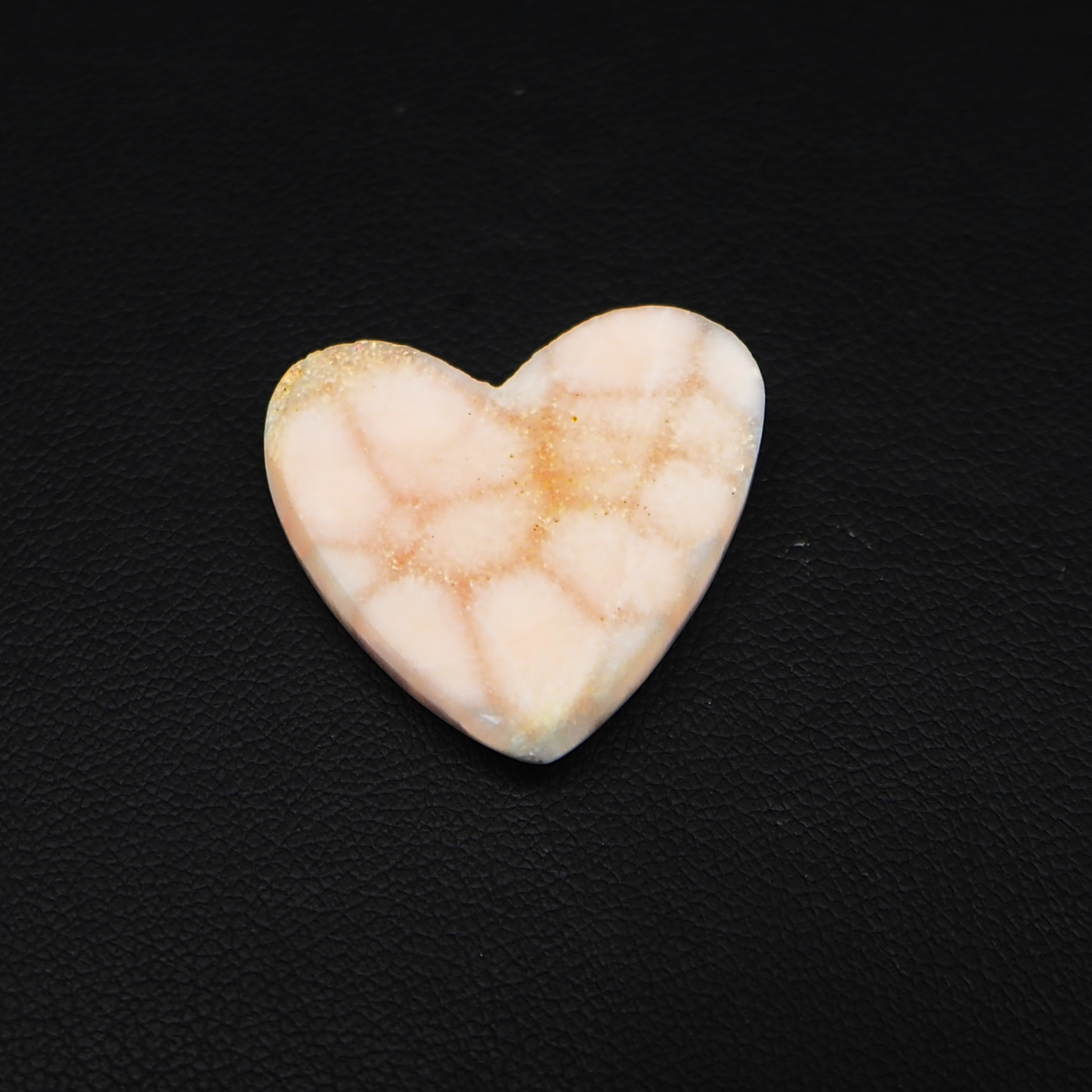 Natural Pink Natrolite (Thomsonite) Heart Cabochon 23x24x6mm 20ct - view 3 - Pedra Gems