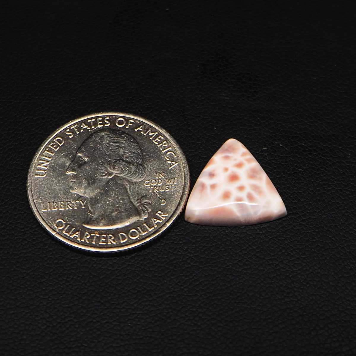 Natural Pink Natrolite (Thomsonite) Trillion Cabochon 18x18x5mm 10ct - view 1 - Pedra Gems