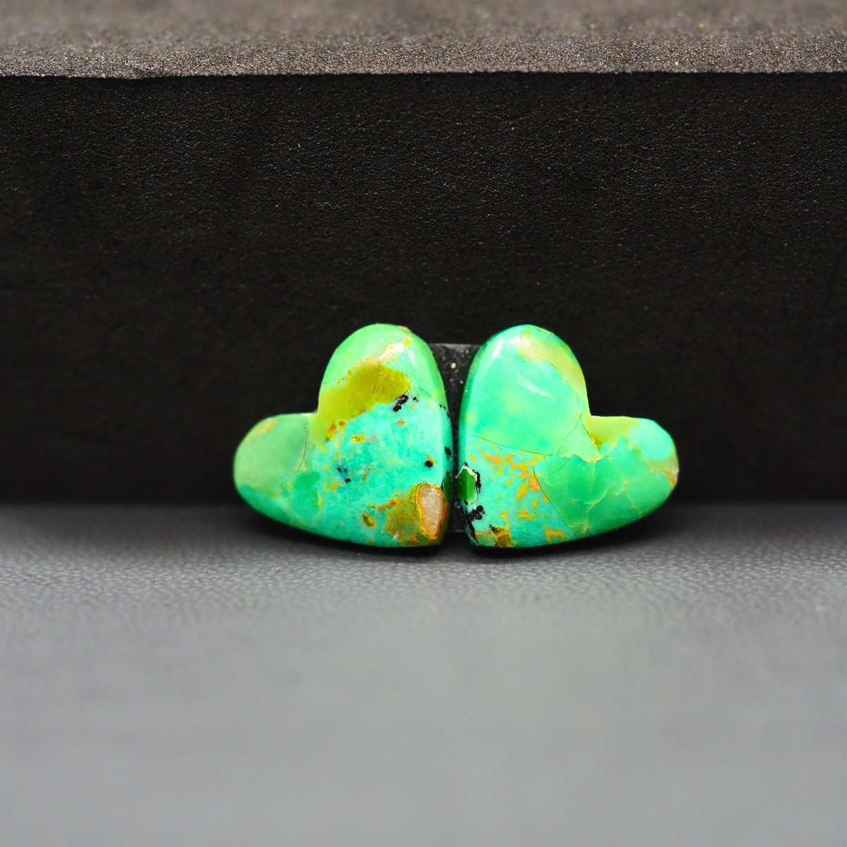 Mohave Mojave turquoise composite pair 13x14x3mm 9.5ct heart cabochon Kingman - photo 2