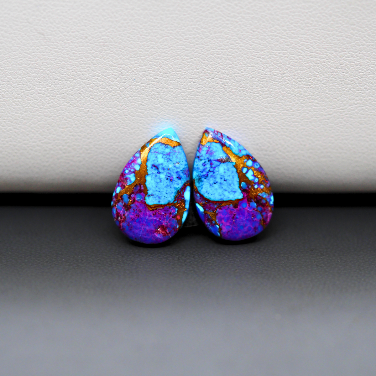 Stabilized Purple Mohave (Mojave) Turquoise pear cabochon pair 17x11x3mm 12ct - purple with blue Kingman turquoise nuggets - photo 2 - Pedra Gems.