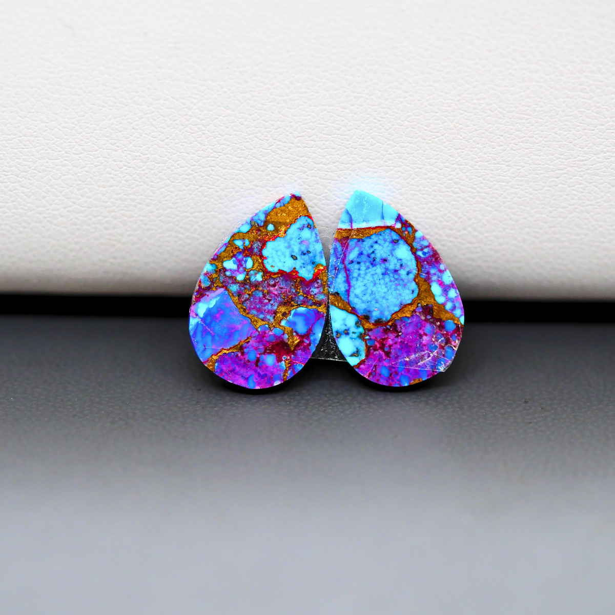 Stabilized Purple Mohave (Mojave) Turquoise pear cabochon pair 17x11x3mm 12ct - purple with blue Kingman turquoise nuggets - photo 3 - Pedra Gems.