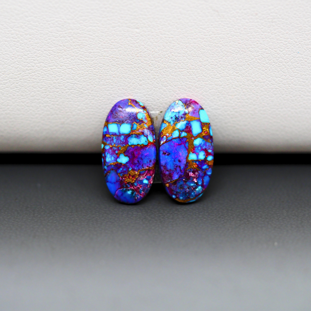 Stabilized Purple Mohave (Mojave) Turquoise oval cabochon pair 17x9x3mm 8.5ct - purple with blue Kingman turquoise nuggets - photo 2 - Pedra Gems.