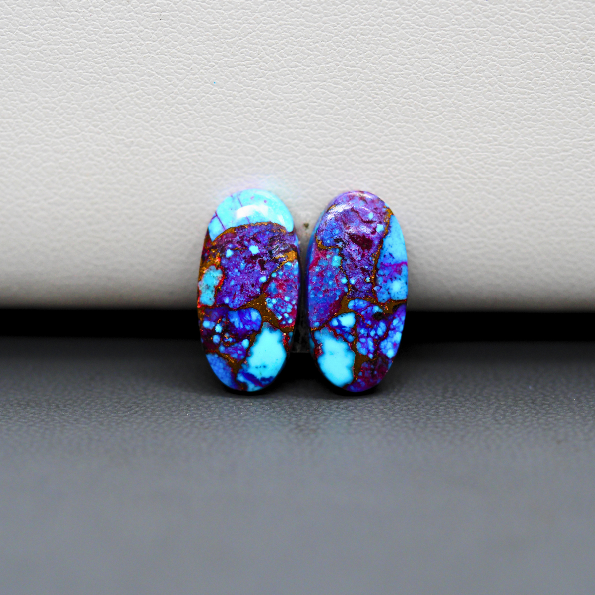 Stabilized Purple Mohave (Mojave) Turquoise oval cabochon pair 17x9x3mm 7.5ct - purple with blue Kingman turquoise nuggets - photo 2 - Pedra Gems.
