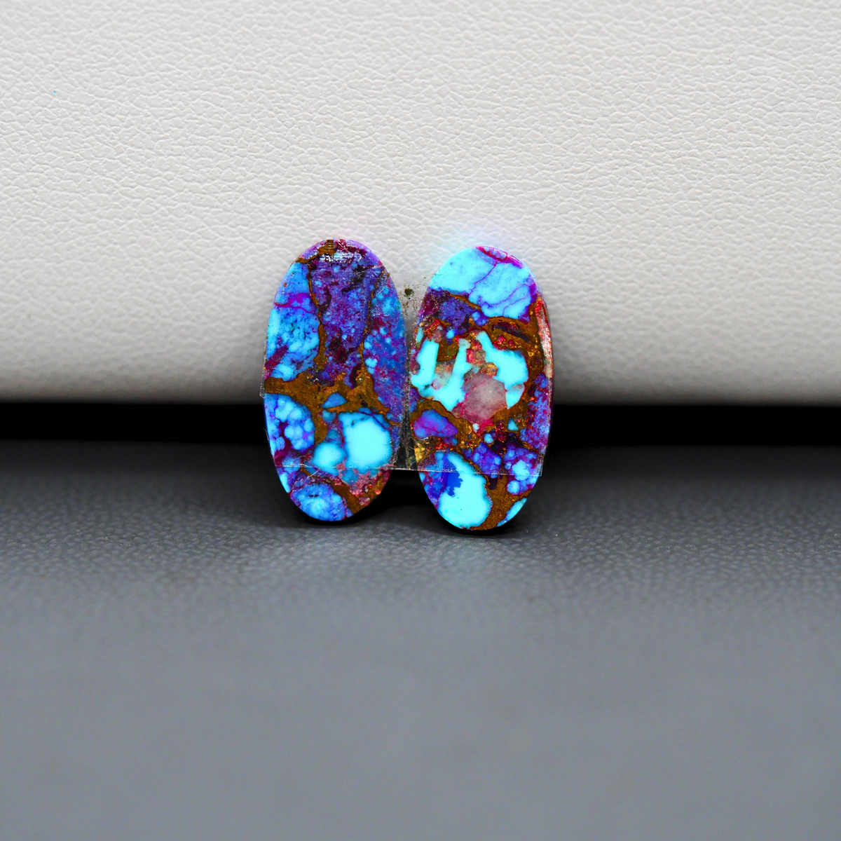 Stabilized Purple Mohave (Mojave) Turquoise oval cabochon pair 17x9x3mm 7.5ct - purple with blue Kingman turquoise nuggets - photo 3 - Pedra Gems.