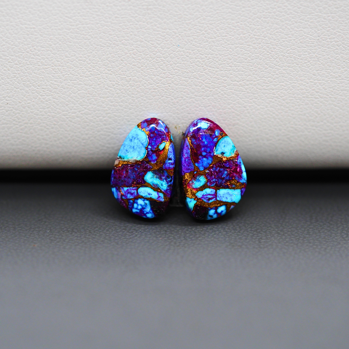 Stabilized Purple Mohave (Mojave) Turquoise freeform cabochon pair 15x9x3mm 9ct - purple with blue Kingman turquoise nuggets - photo 2 - Pedra Gems.