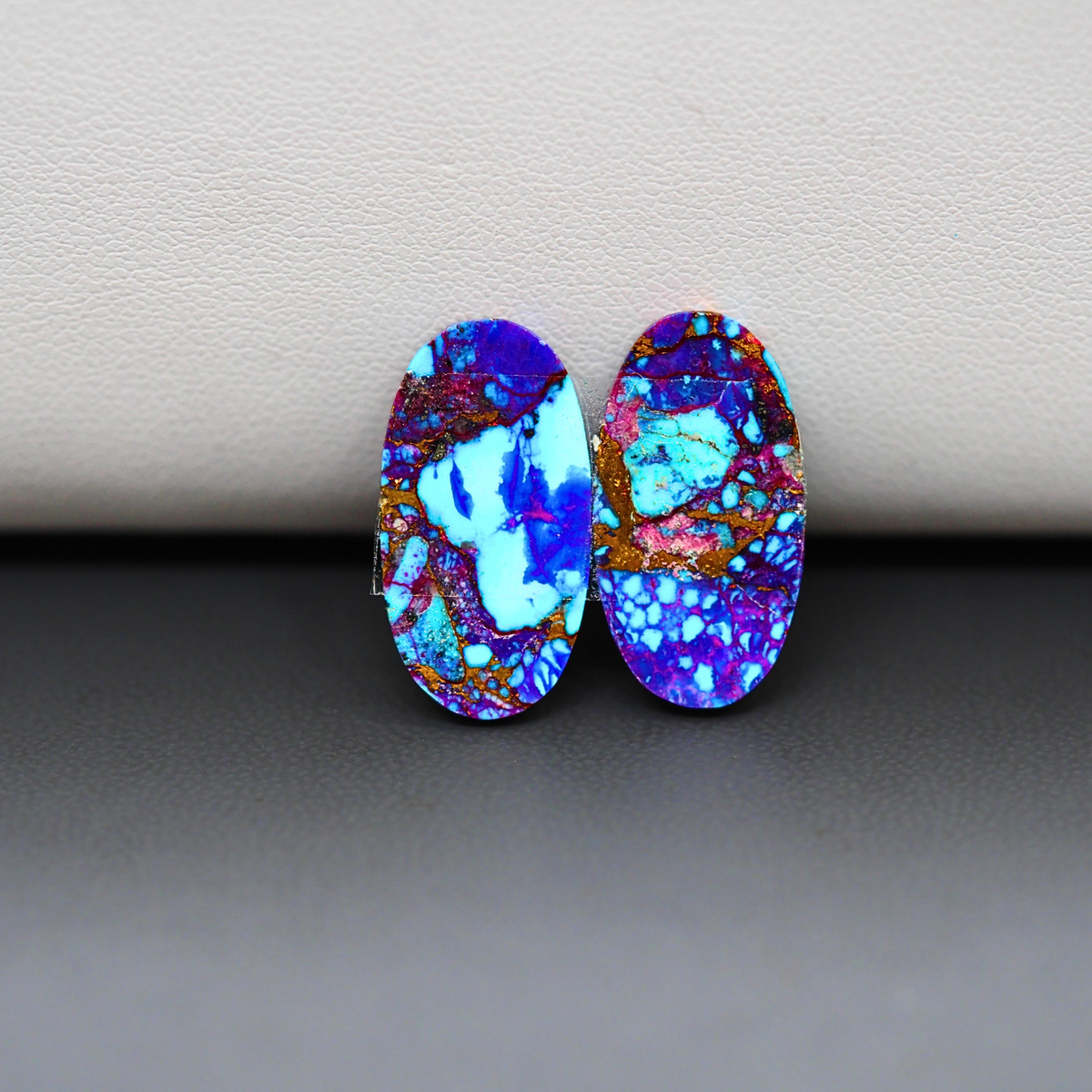 Stabilized Purple Mohave (Mojave) Turquoise oval cabochon pair 21x11x3mm 15.5ct - purple with blue Kingman turquoise nuggets - photo 3 - Pedra Gems.