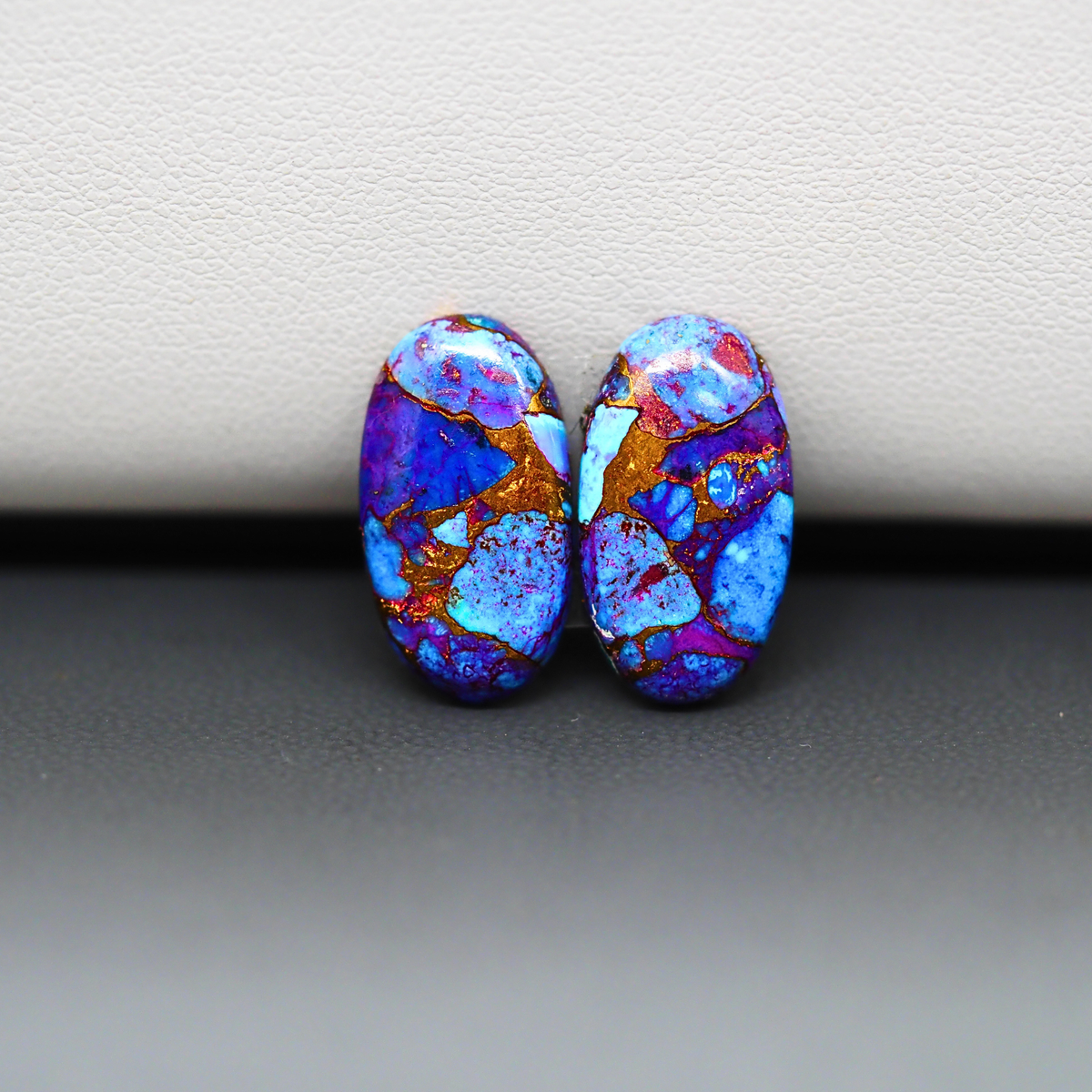 Stabilized Purple Mohave (Mojave) Turquoise oval cabochon pair 17x10x3mm 10.5ct - purple with blue Kingman turquoise nuggets - photo 2 - Pedra Gems.