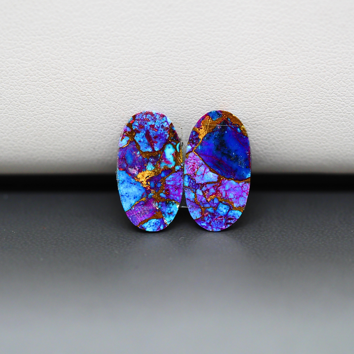 Stabilized Purple Mohave (Mojave) Turquoise oval cabochon pair 17x10x3mm 10.5ct - purple with blue Kingman turquoise nuggets - photo 3 - Pedra Gems.