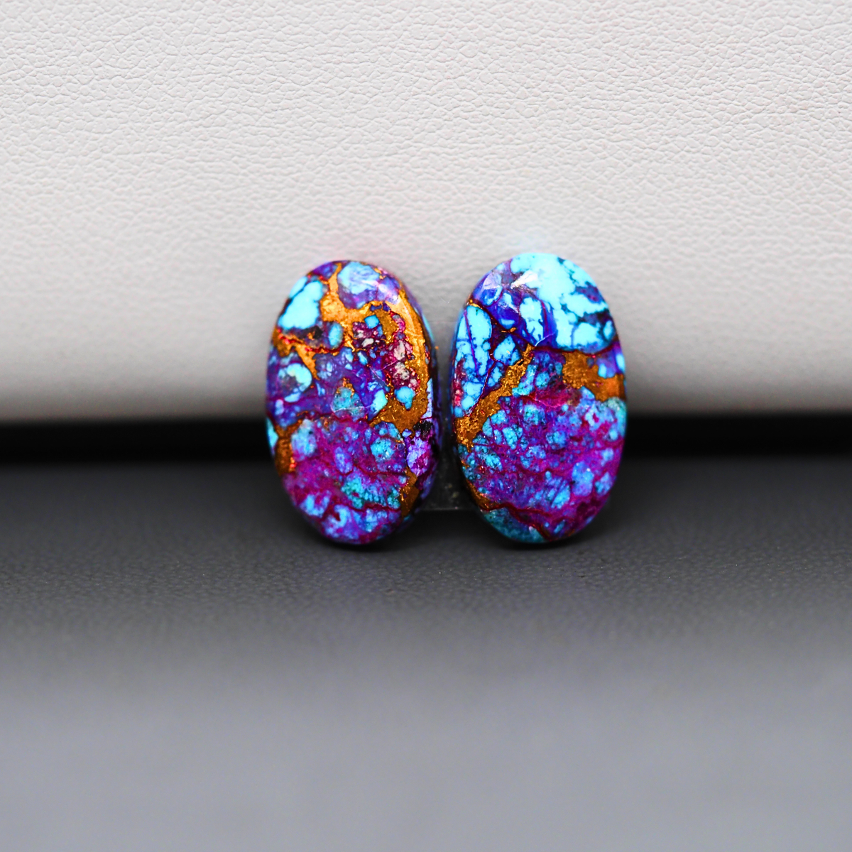 Stabilized Purple Mohave (Mojave) Turquoise oval cabochon pair 14x10x3mm 8.5ct - purple with blue Kingman turquoise nuggets - photo 2 - Pedra Gems.