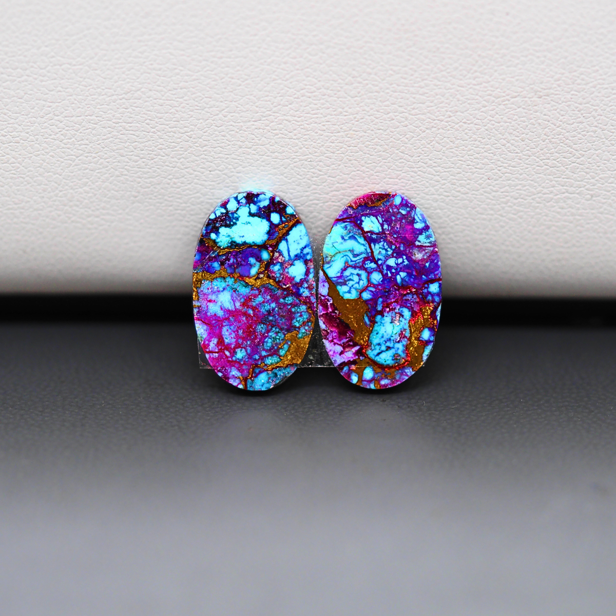 Stabilized Purple Mohave (Mojave) Turquoise oval cabochon pair 14x10x3mm 8.5ct - purple with blue Kingman turquoise nuggets - photo 3 - Pedra Gems.