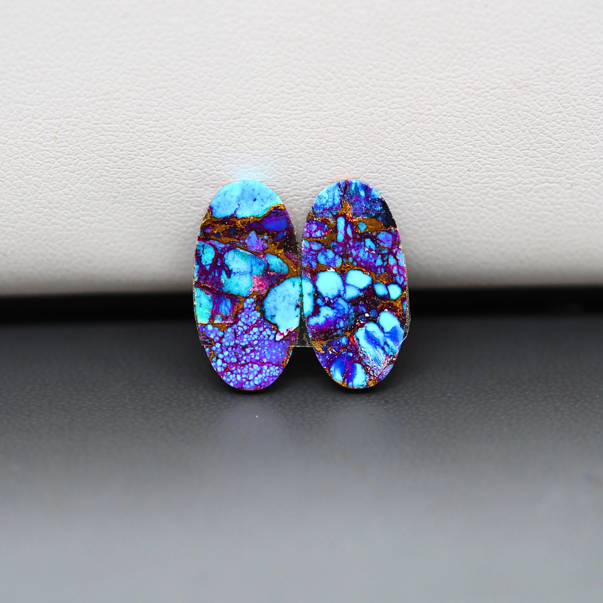 Stabilized Purple Mohave (Mojave) Turquoise oval cabochon pair 18x9x3mm 10.5ct - purple with blue Kingman turquoise nuggets - photo 3 - Pedra Gems.