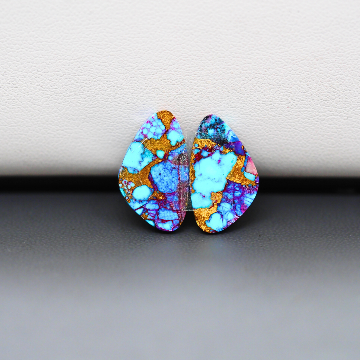 Stabilized Purple Mohave (Mojave) Turquoise freeform cabochon pair 18x11x4mm 13ct - purple with blue Kingman turquoise nuggets - photo 3 - Pedra Gems.