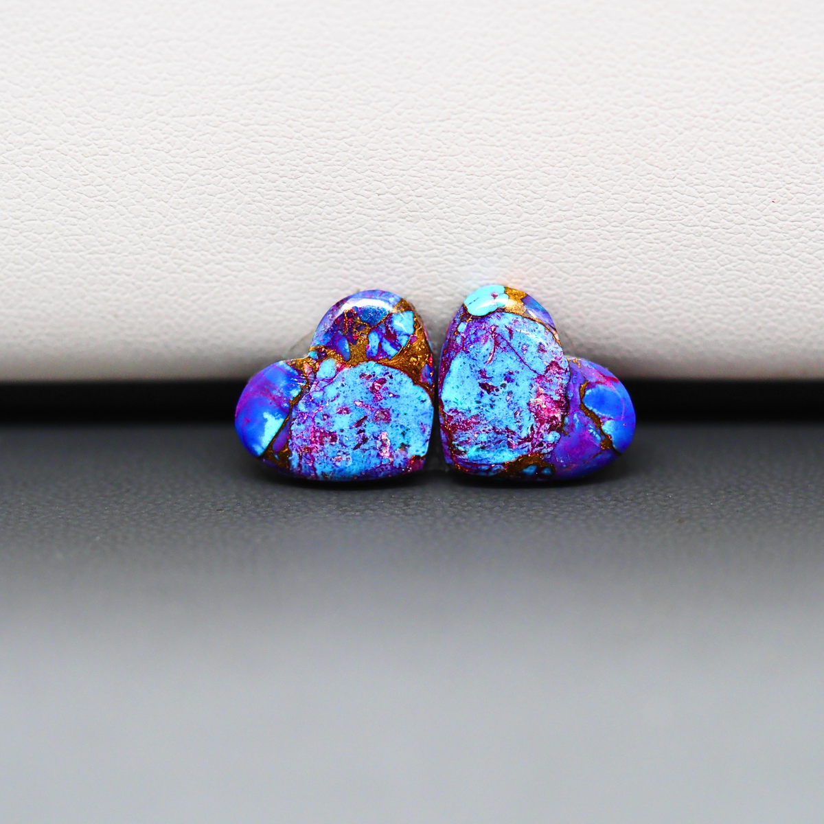 Stabilized Purple Mohave (Mojave) Turquoise heart cabochon pair 12x13x3mm 10ct - purple with blue Kingman turquoise nuggets - photo 2 - Pedra Gems.