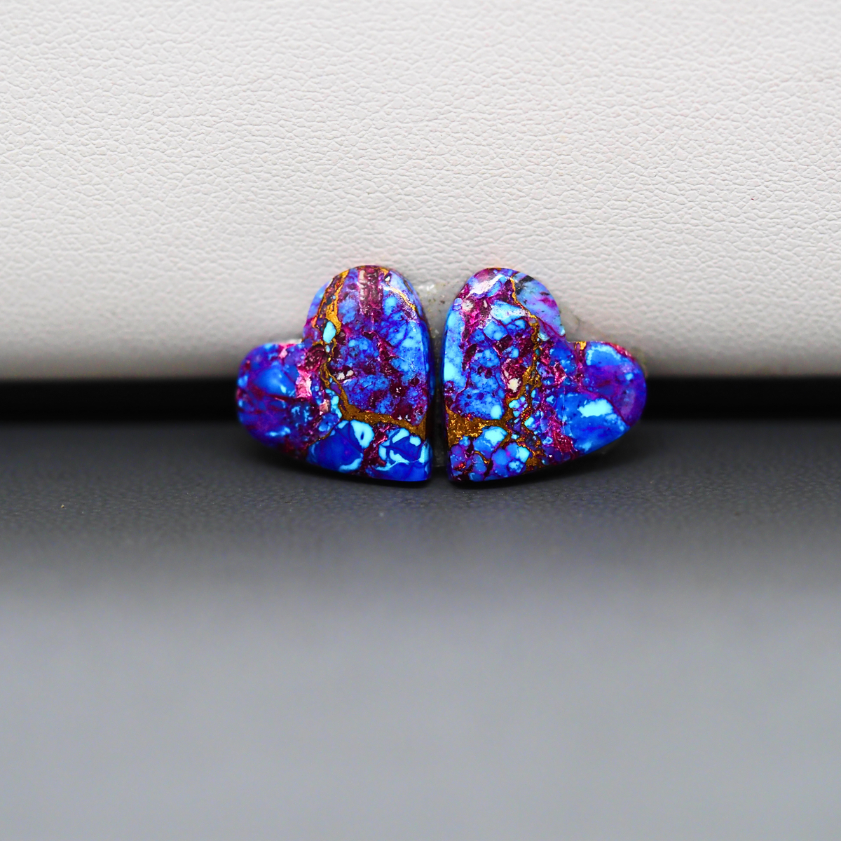 Stabilized Purple Mohave (Mojave) Turquoise heart cabochon pair 14x13x3mm 9.5ct - purple with blue Kingman turquoise nuggets - photo 2 - Pedra Gems.