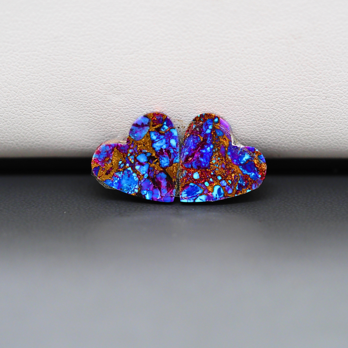 Stabilized Purple Mohave (Mojave) Turquoise heart cabochon pair 14x13x3mm 9.5ct - purple with blue Kingman turquoise nuggets - photo 3 - Pedra Gems.